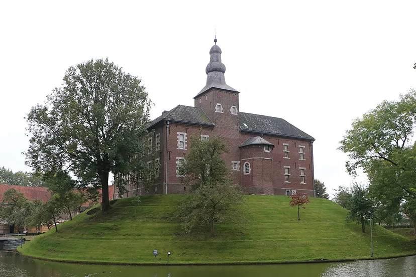 kasteel limbricht op de motte