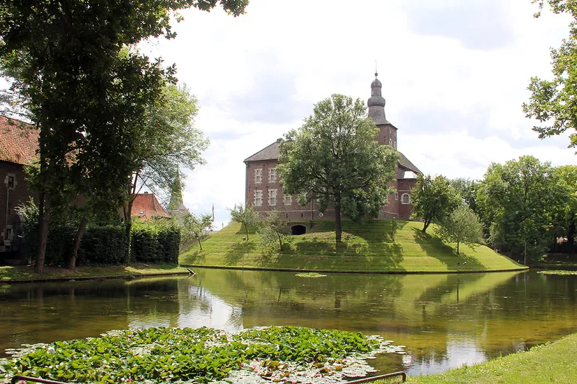 kasteel limbricht vanuit noorden gezien