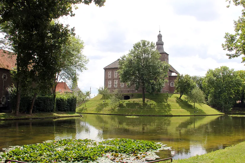 kasteel limbricht vanuit noorden gezien
