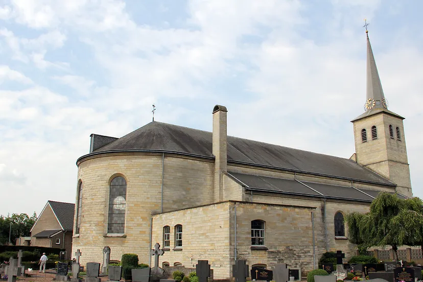 kerk buchten vanaf kerkhof