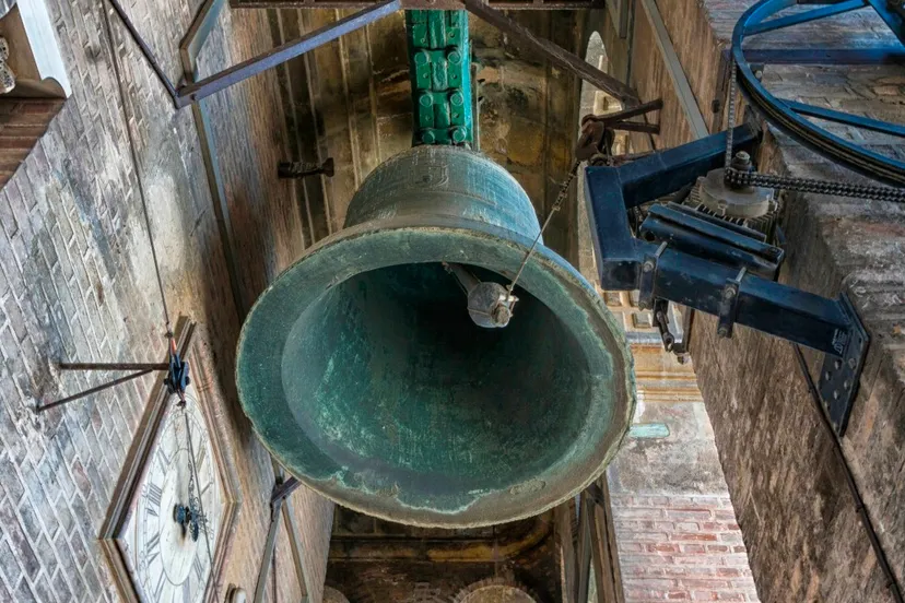 kerkklok cc0 via pxhere