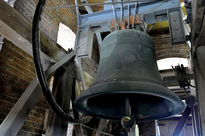 kerkklok dirkve cc by sa 30 via wikimedia commons