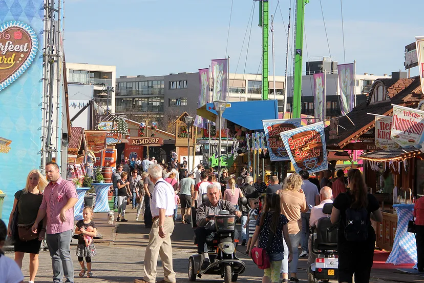 kermis op zonnige zaterdag 1