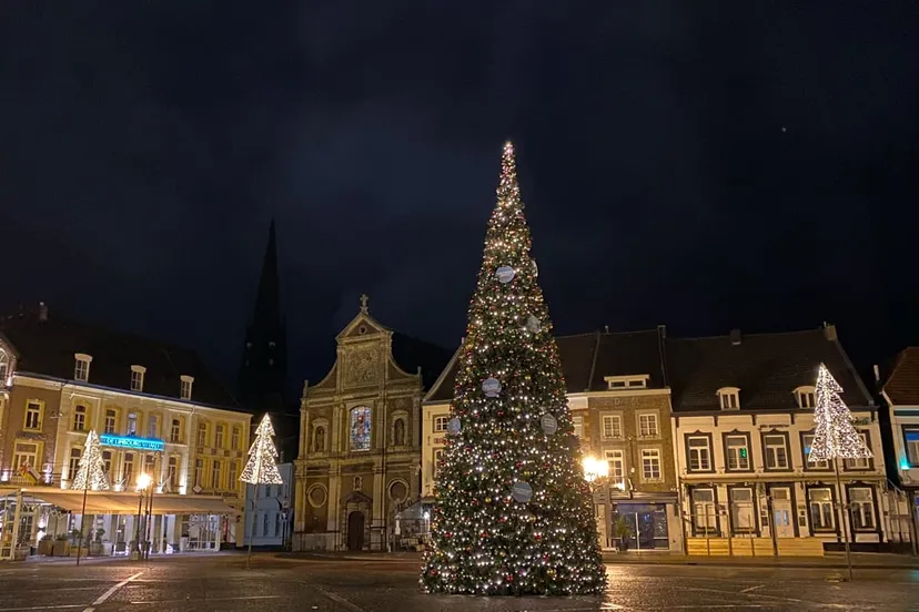 kerstboom op markt sittard 13 november 2020