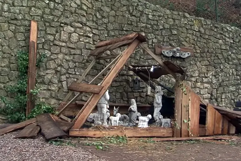 kerststal opgeblazen in oirsbeek