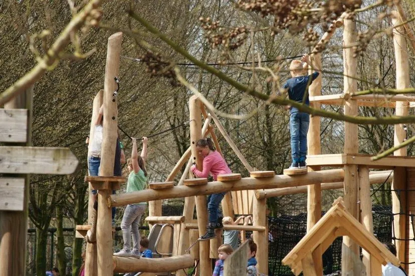 kids in de speeltuin 1