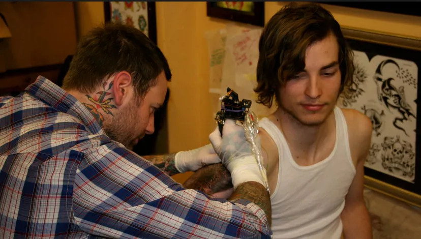 kkcxp4loi873lhvh38969jafe het zetten van een tattoo tatoeage