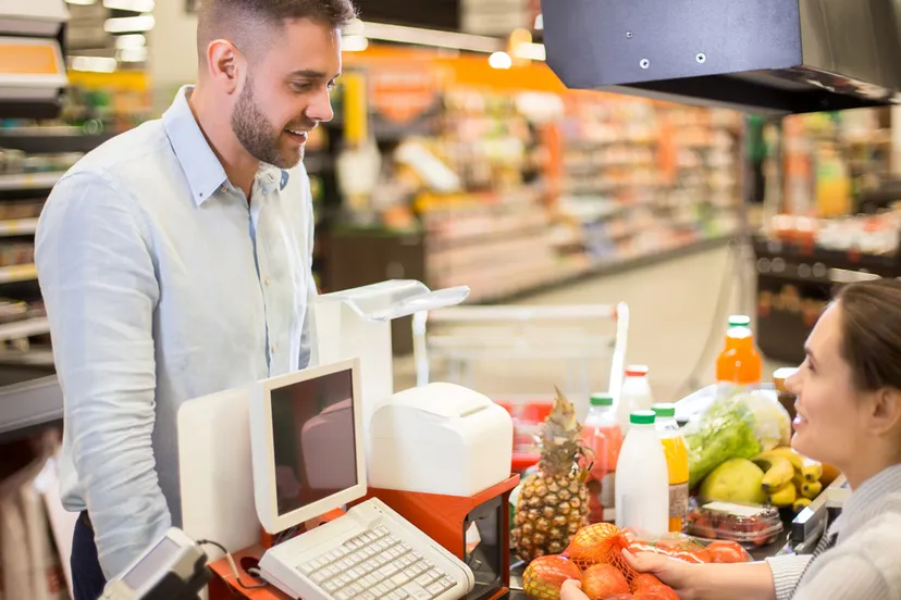 klant bij kassa supermarkt