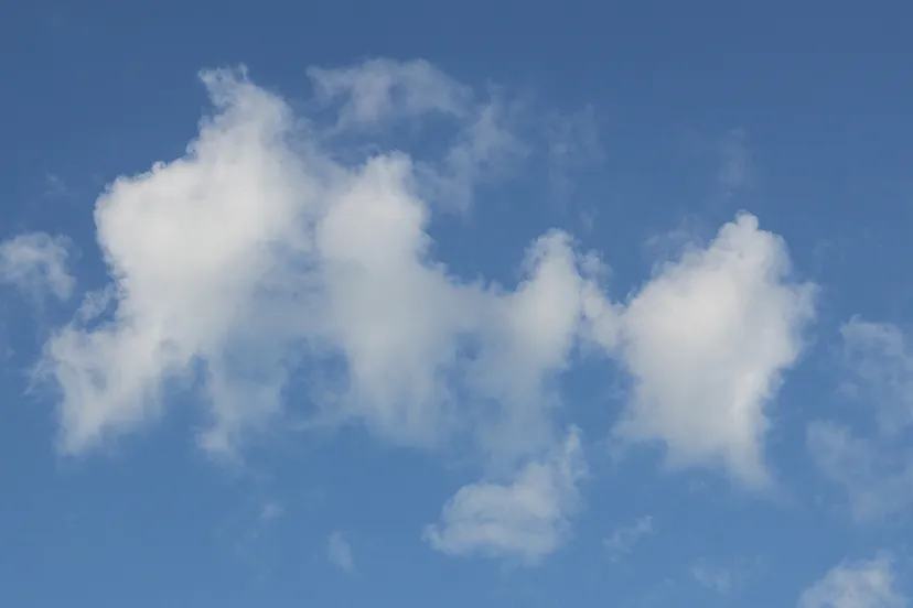 kmx1hgsafyzbf5d2ejuo2qk2e wolkje aan de lucht 2