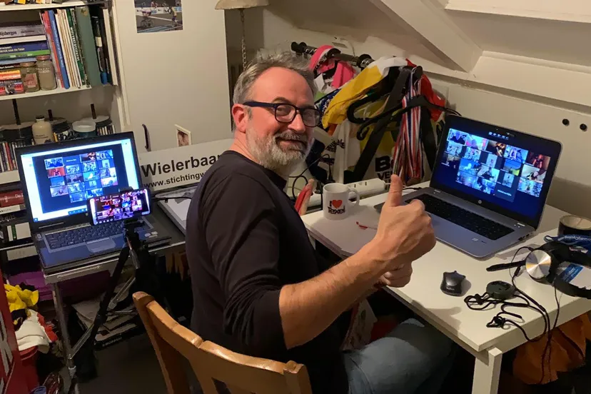 koersdirecteur op zolder