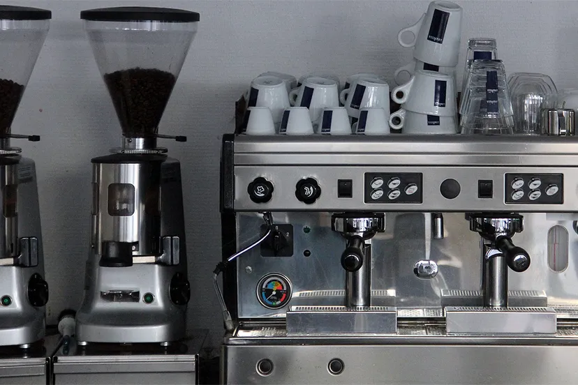 koffiemalers en koffiemachine espresso