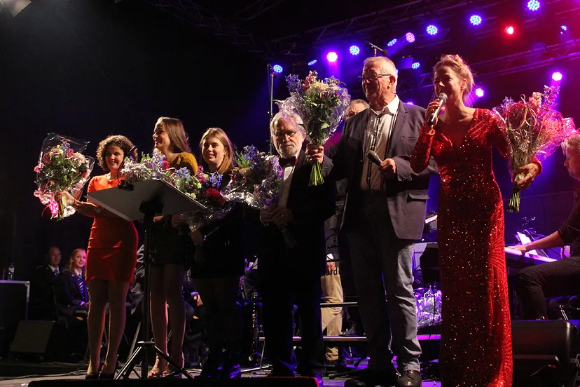 kom bij ons op de bank mega sing a long 01