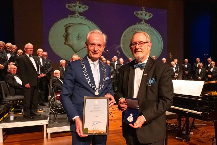 koninklijke erepenning voor si tard