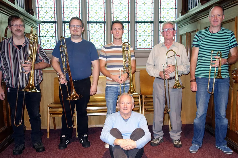 koperblazers met organist kunst en vriendschap