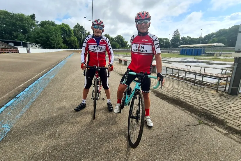 koppelkoers op wielerbaan geleen