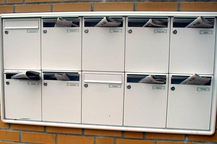 kranten in brievenbussen