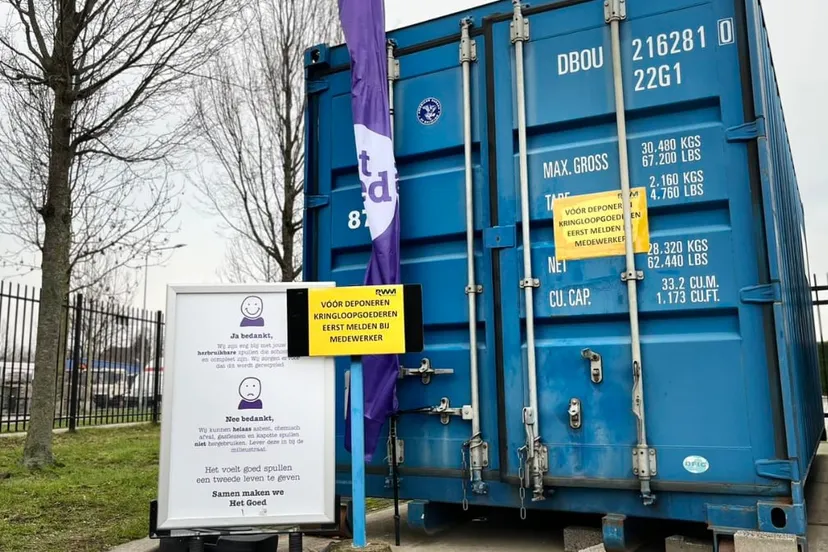 kringloopcontainer op milieupark geleen