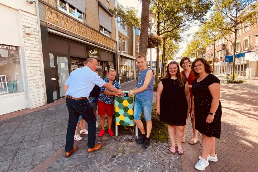 kunstafvalbak raadhuisstraat geleen ingebruikname