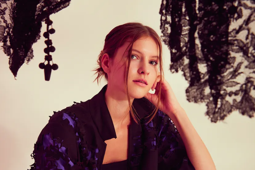 kwant jonge ontwerpers en de eigen collectie campagnebeeld laura knipsael 1