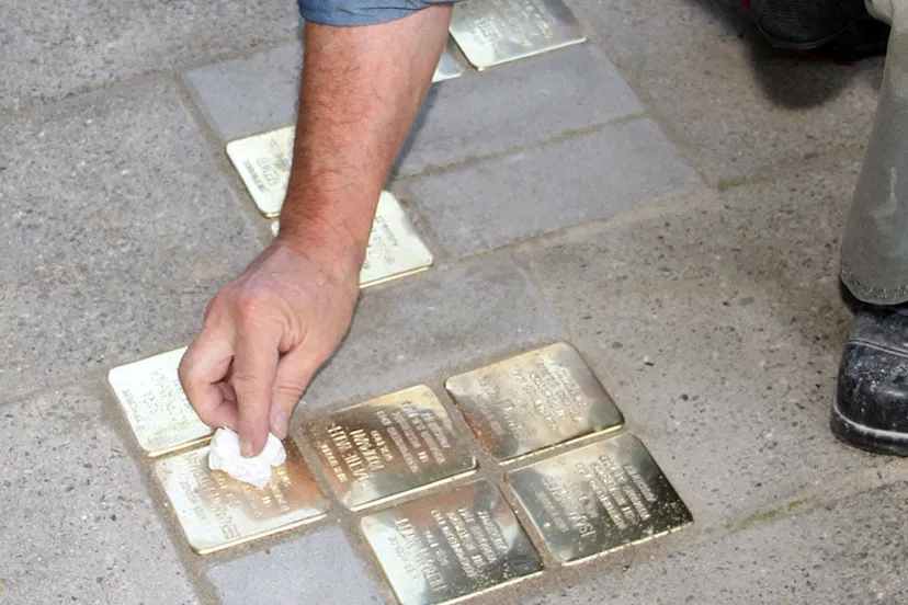 l1cukxhadilncdbex036ioa68 stolpersteine 3