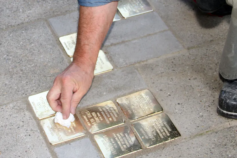 l1cukxhadilncdbex036ioa68 stolpersteine 3