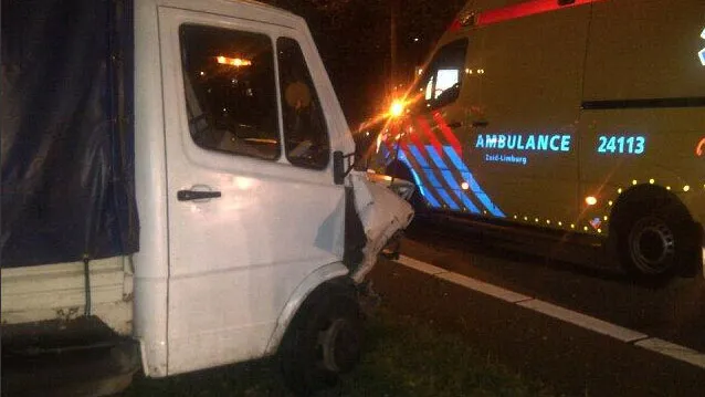 l8zrsnavhz99tz3h6ol5feqg7 aanrijding a2 geleen foto politie via twitter