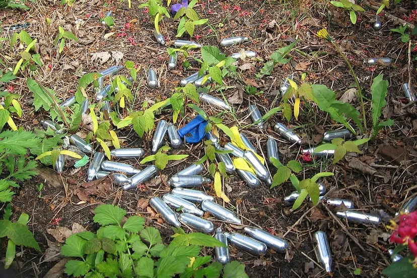 lachgaspatronen hansmuller cc by sa 40 via wikimedia commons