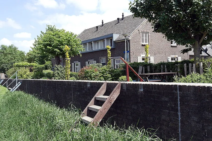 langs de maas bij itteren kleon3 cc by sa 30 via wikimedia commons