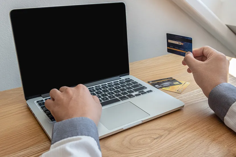 laptop en creditcard