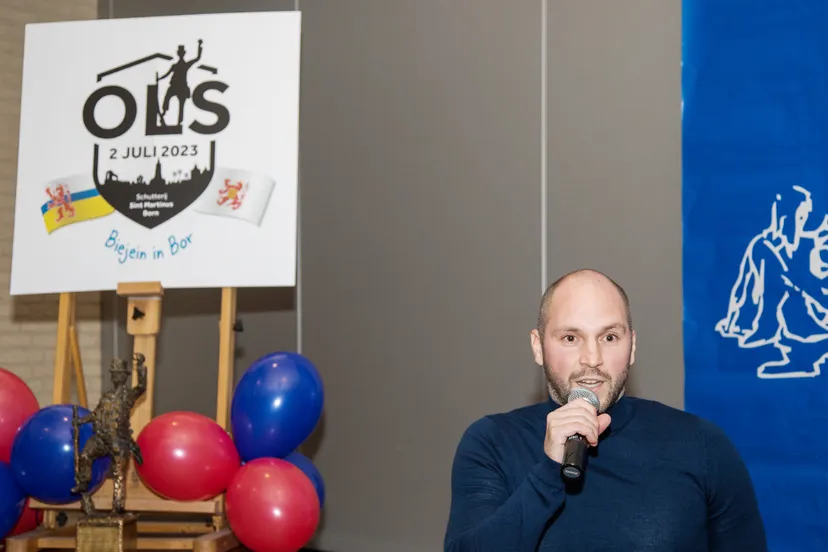 lars en logo ols2023 born