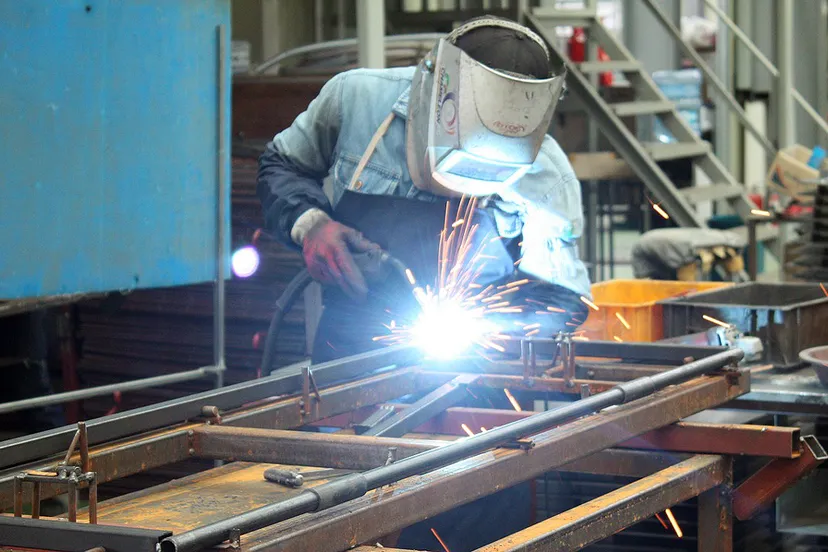 lasser aan het werk cc0 pixabay welding 1628552 1280