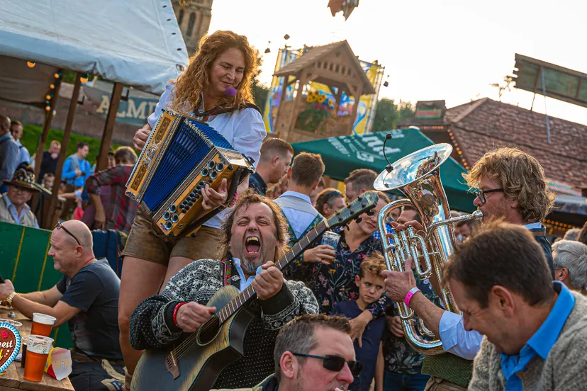 lead 2022 10 22 oktoberfeest zaterdag livefeed logo 012