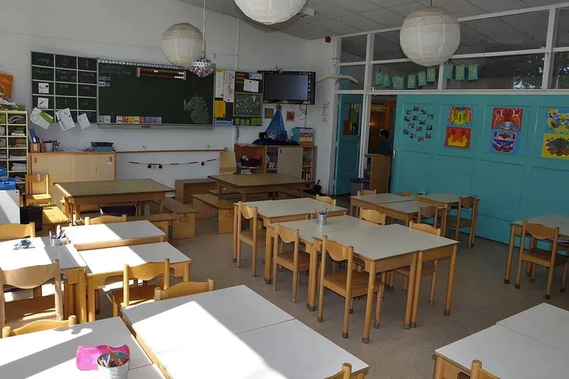 leeg klaslokaal basisschool onderwijs staking