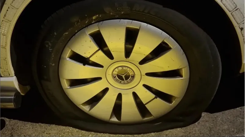 lekgestoken band politieauto