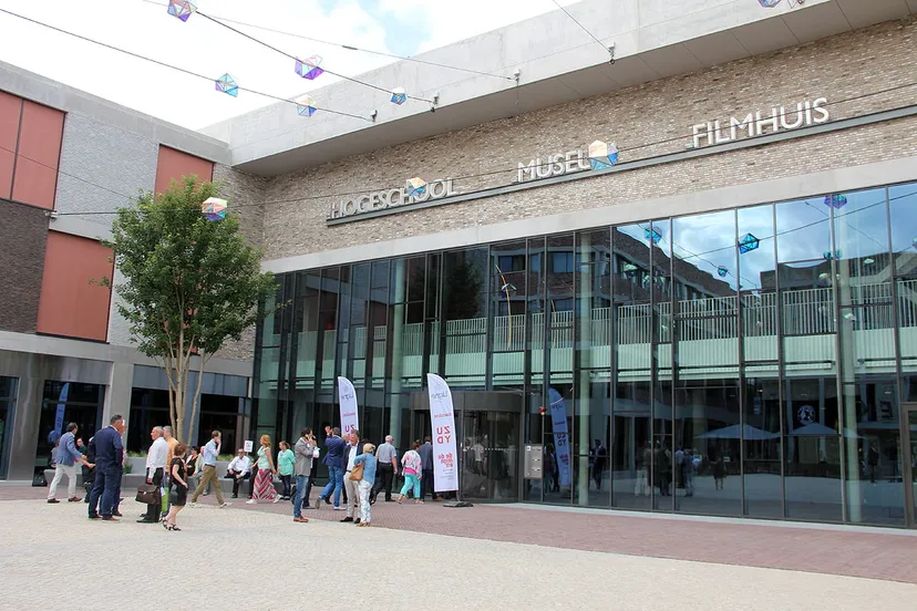 ligne plein voor hoofdingang