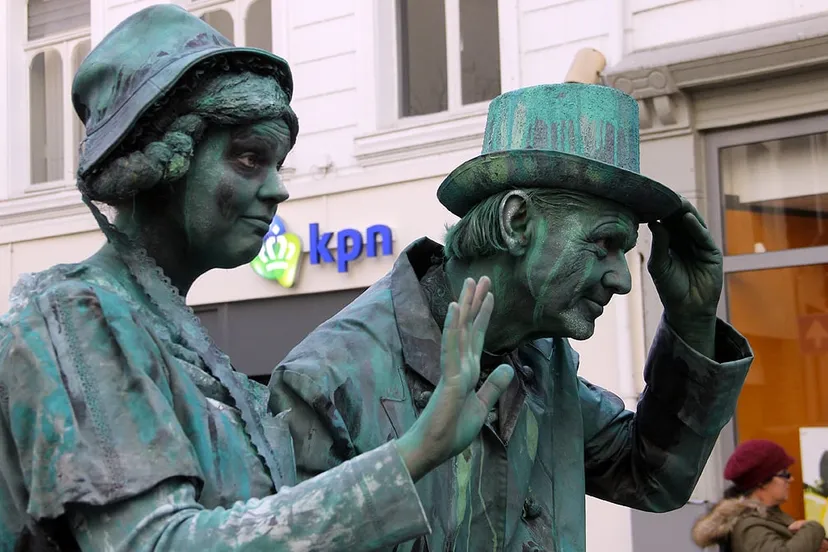 living statues inspired shopping