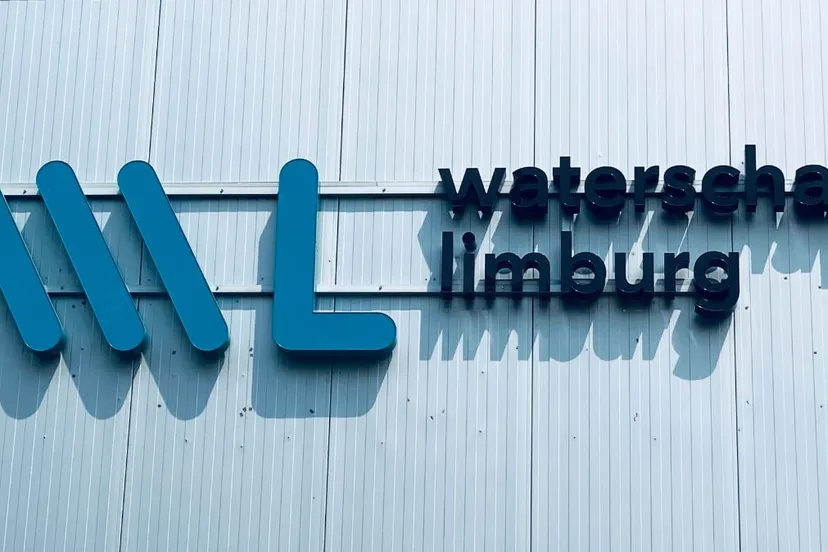 logo waterschap limburg op gevel werf sittard