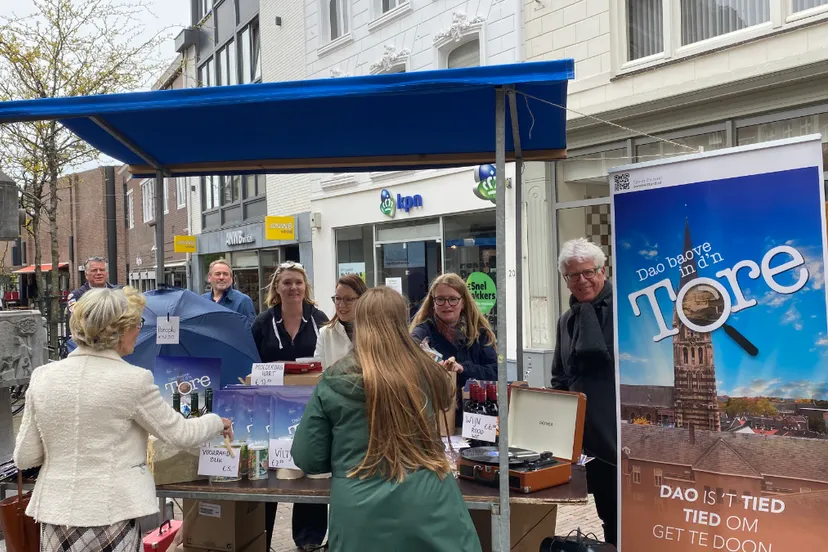 loop naar de pomp voor je moeder en de toren
