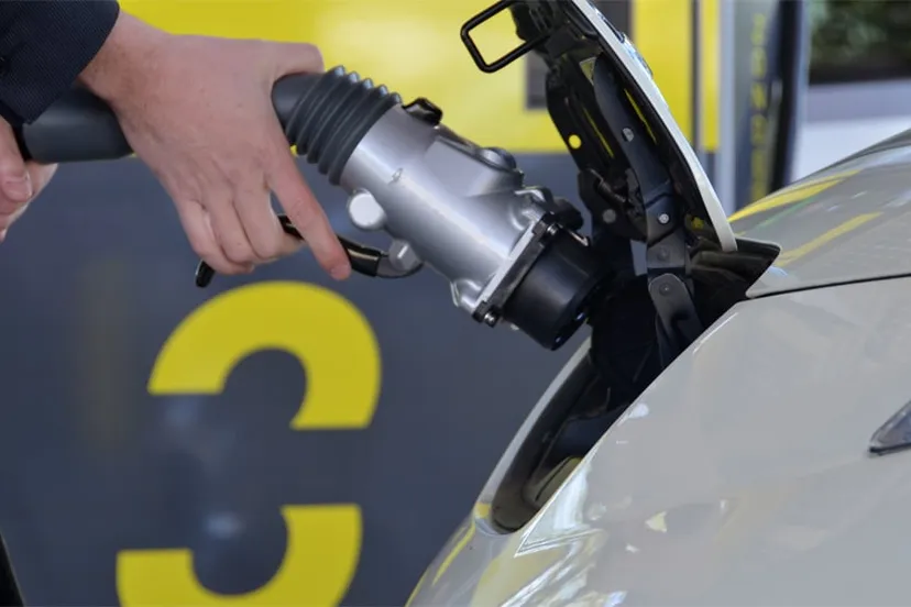 lsbjr5uy0cnzb732m0mrjuhsg fastned snellaadstation elektrische autosfoto door roos korthal