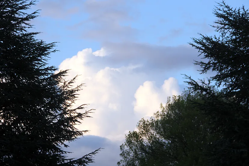lucht wolken en blauw