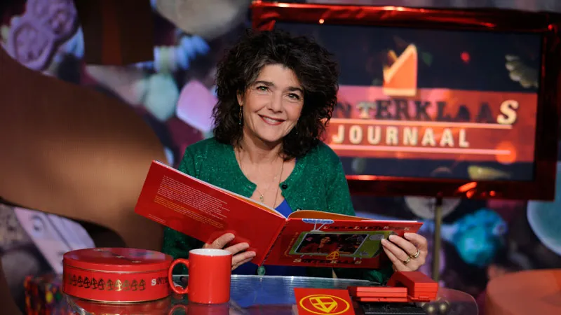 lzucpl16ou4d0c2ribb29ry3a dieuwertje met boek in studio