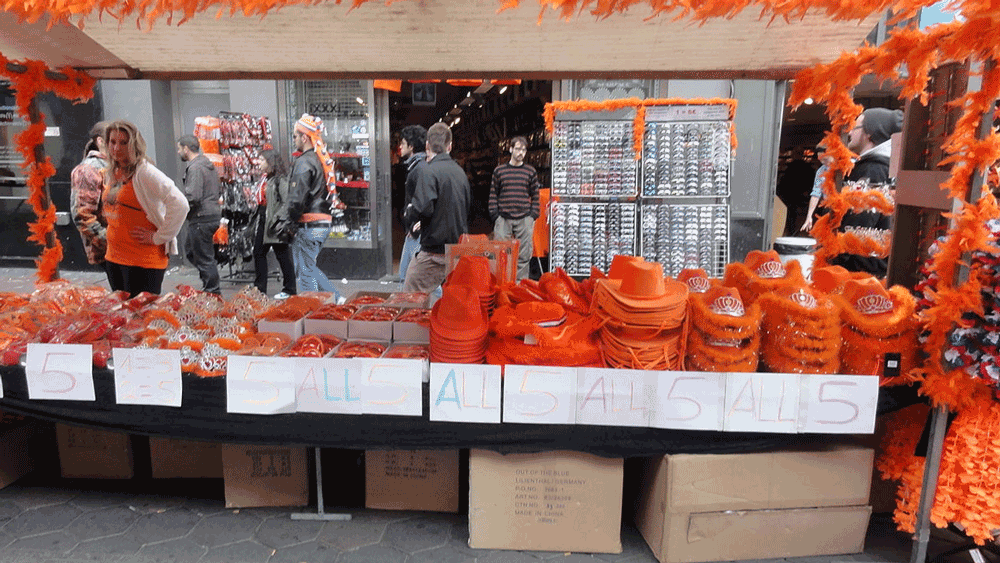 m9yjn9r6a47lmp8mnpnczitqa kraampje in amsterdam op koninginnedag