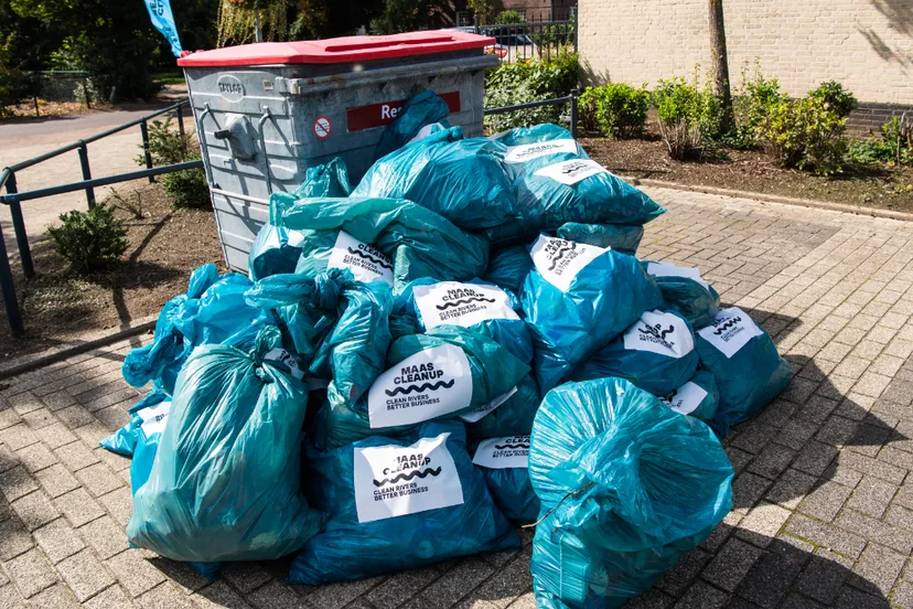 maas cleanup 10 een van de vele afvalverzamelpunten
