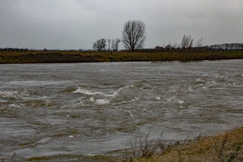 maas januari 2018 kolkende maas illikhoven visserweert