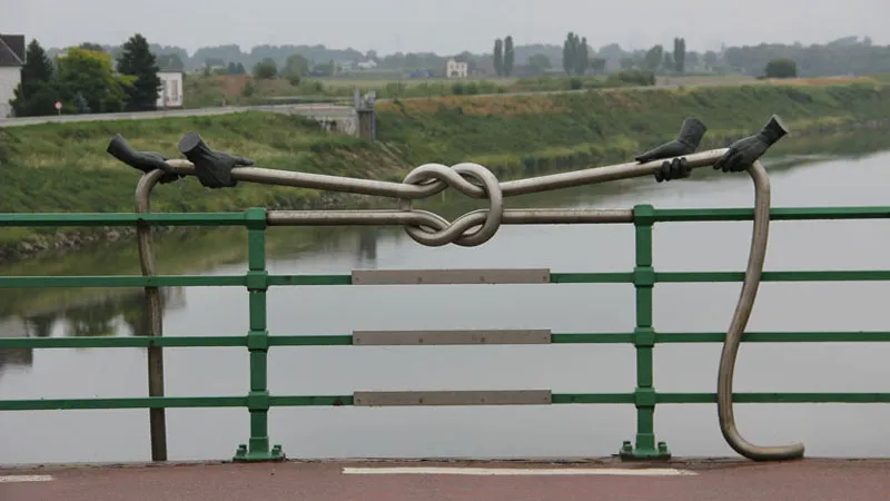 maasbrug maaseik pater sangersbrug