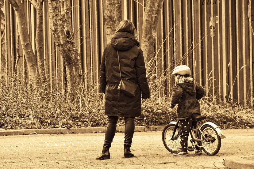 mabel amber vrouw en kind cc0 pixabay