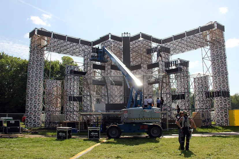 mainstage in aanbouw