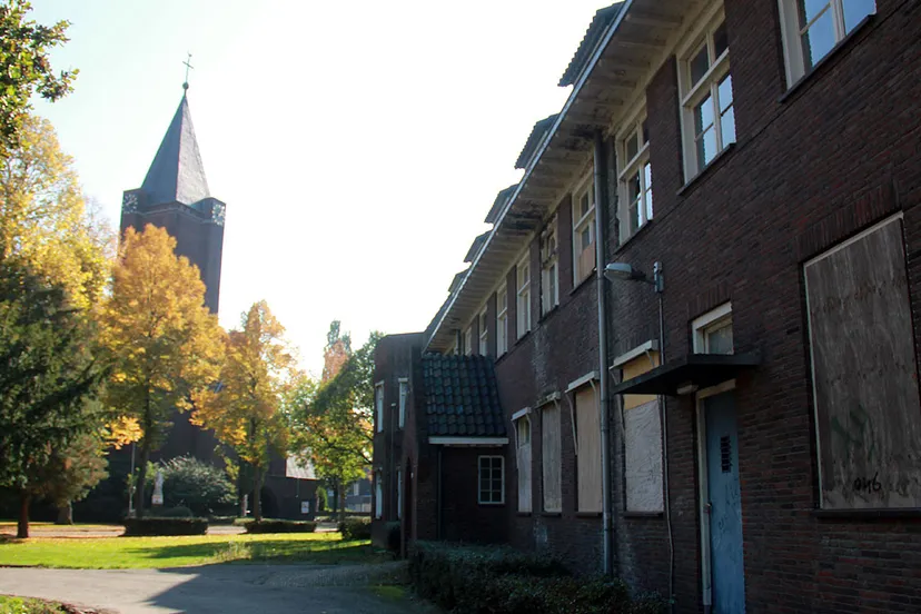 mariahof overhoven rijp voor de sloop 1