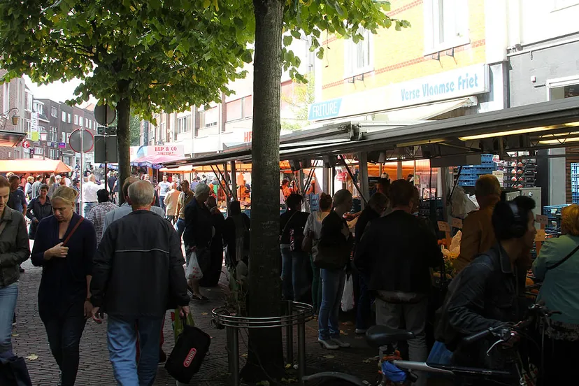 markt op rosmolenstraat in sittard