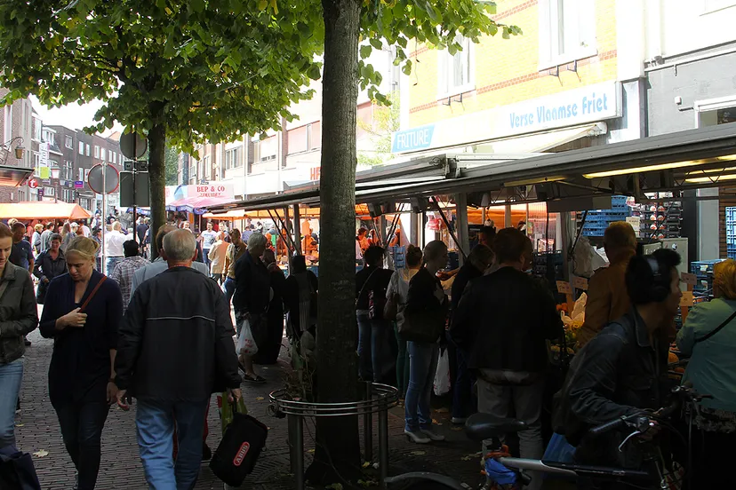 markt op rosmolenstraat in sittard